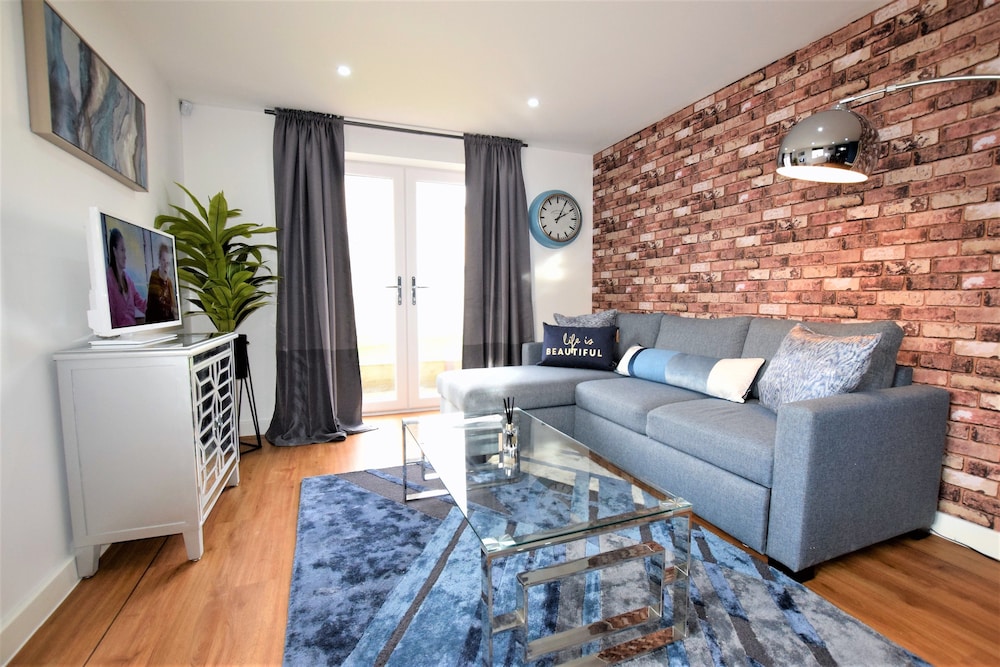 Savoy Place yourapartment — 4-Star Luxury Hotel in Bristol, United Kingdom
