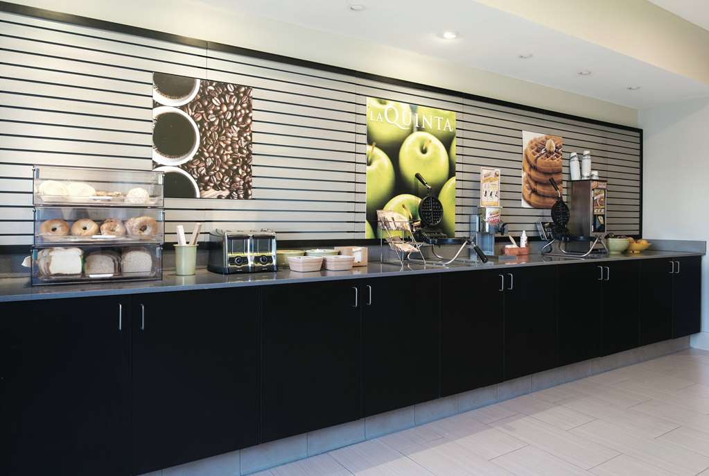 La Quinta Inn & Suites by Wyndham Fairfield Napa Valley - photo 24