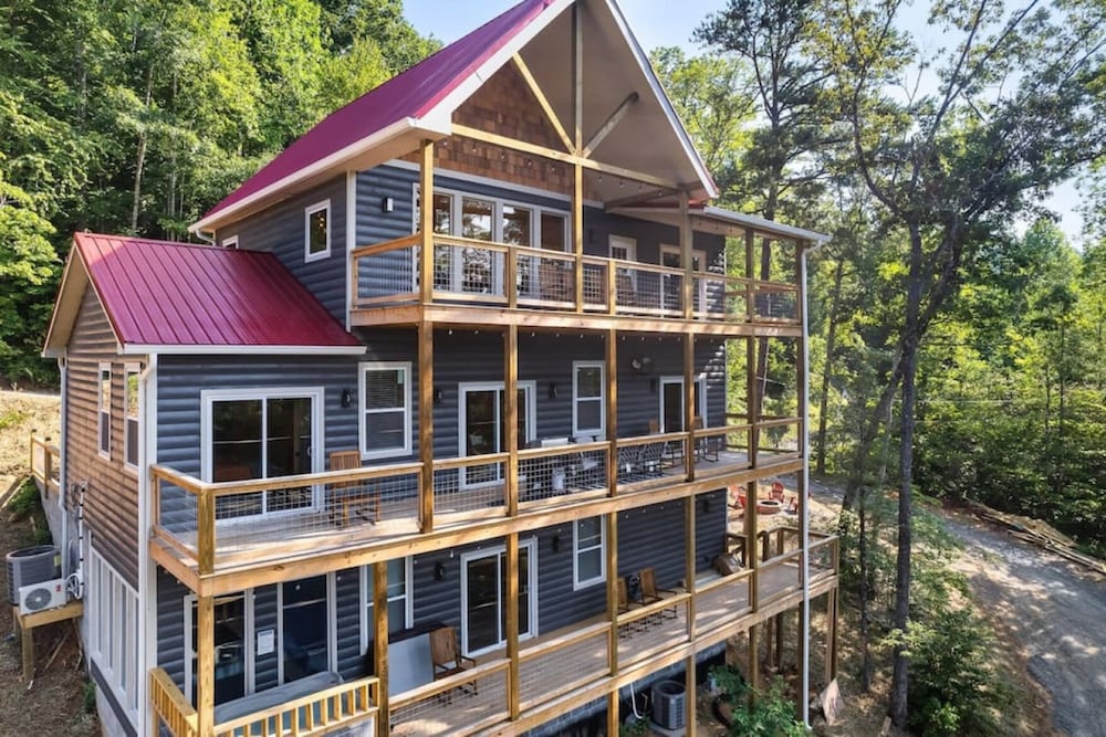 Tranquil Mountain Getaway By Ghosal Luxury Lodging - photo 48