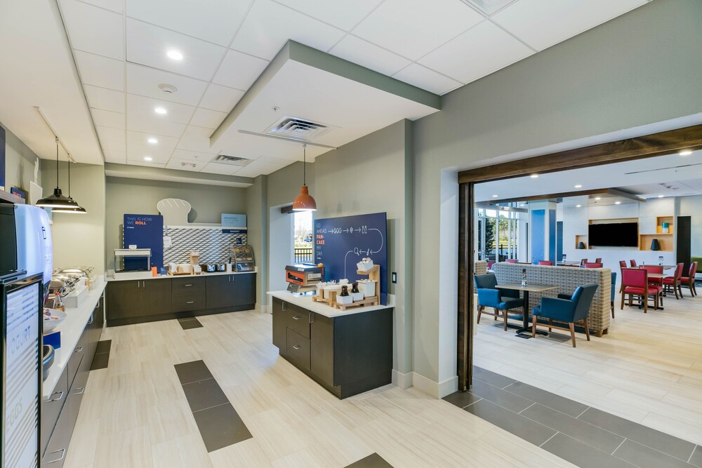 Holiday Inn Express & Suites Jacksonville Town Center by IHG - photo 20