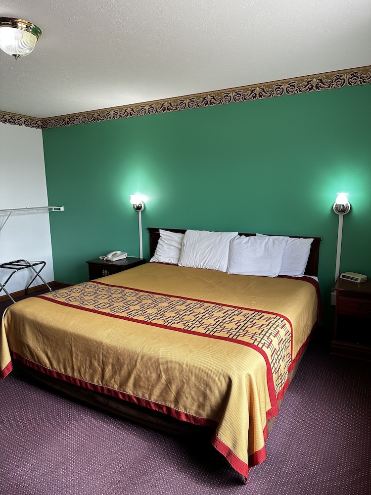 Attica Inn - photo 16