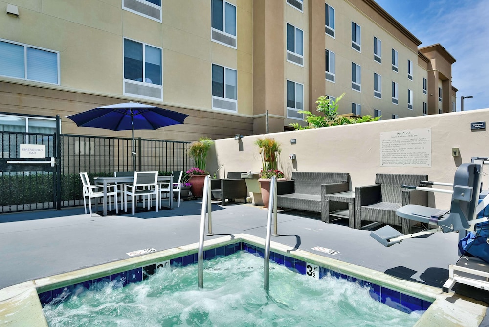 Hampton Inn & Suites Pittsburg CA - photo 80