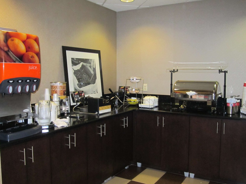 Hampton Inn Fort Myers Airport & I 75 - photo 39
