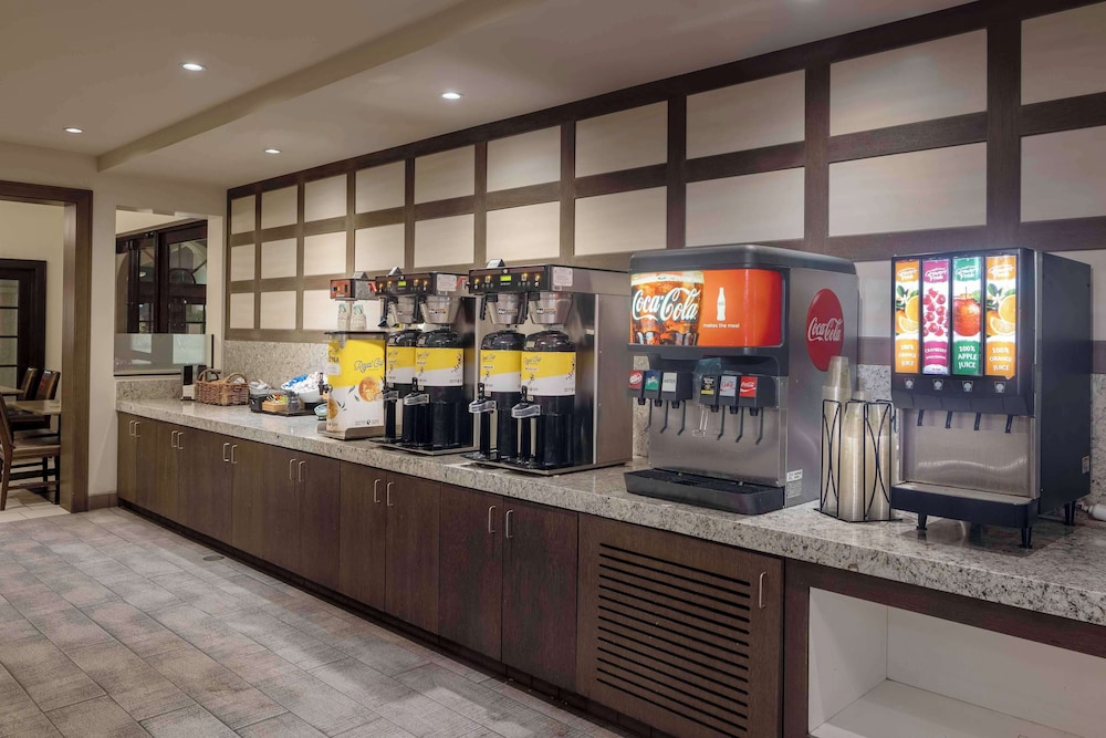 Embassy Suites by Hilton Palm Desert - photo 31