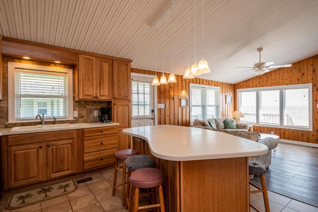 Windward Mark by Oak Island Accommodations - photo 2