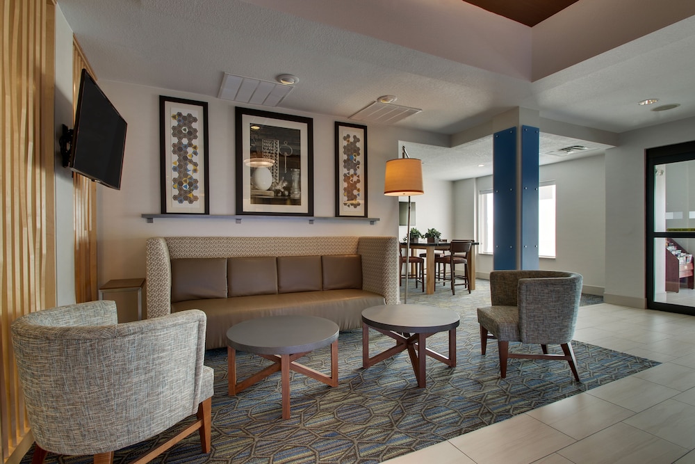 Holiday Inn Express & Suites Morris by IHG - photo 71
