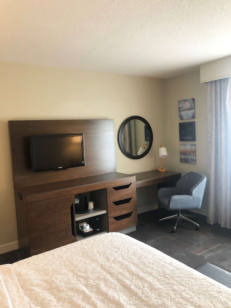 Hampton Inn & Suites Norfolk Airport - photo 14
