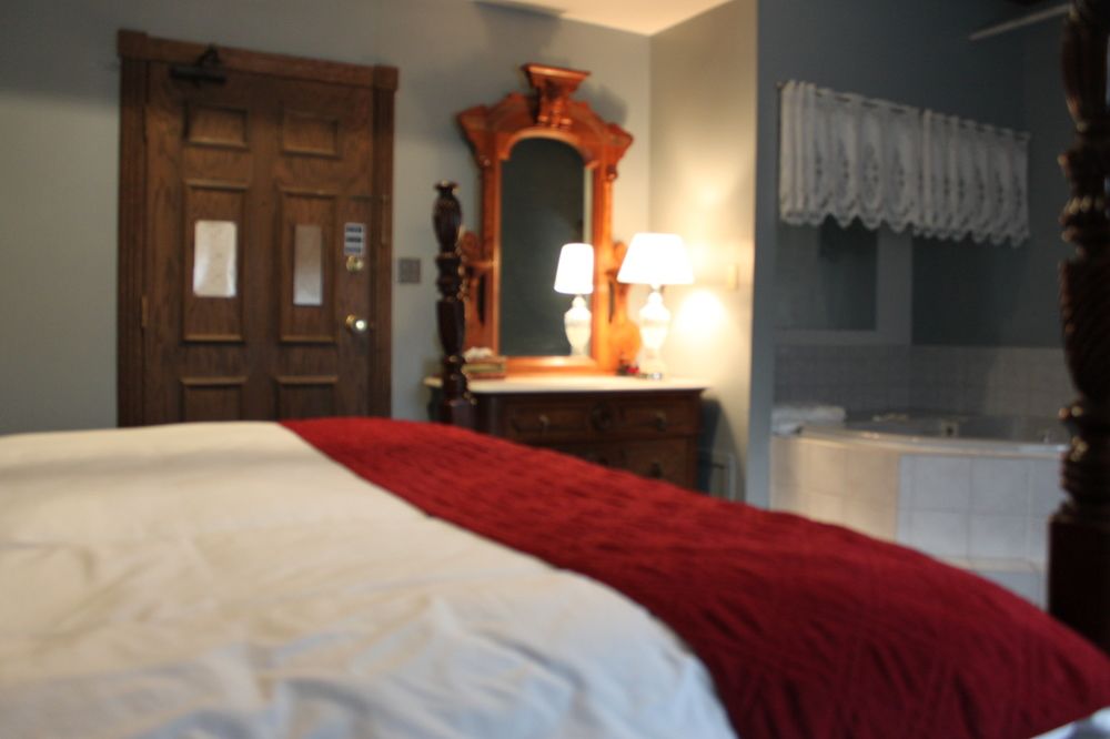 Historic Calumet Inn - photo 3