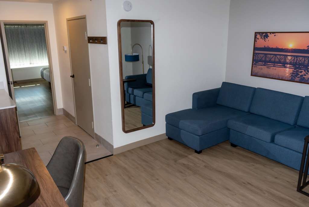 La Quinta Inn & Suites by Wyndham Dallas Mesquite - photo 59