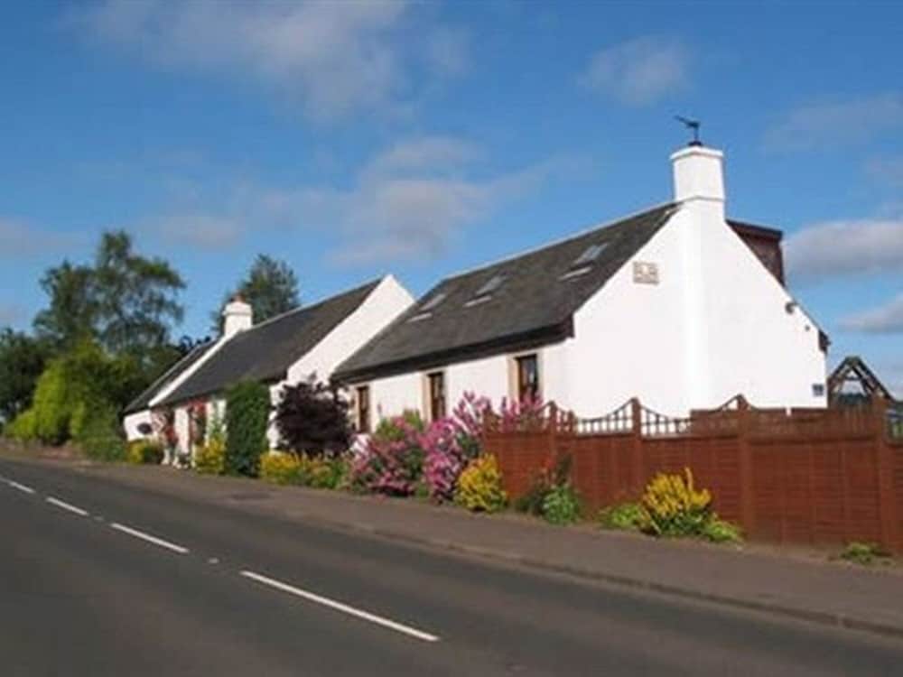 Ardoch Cottage B&B — 4-Star Luxury Hotel in Alexandria, United Kingdom