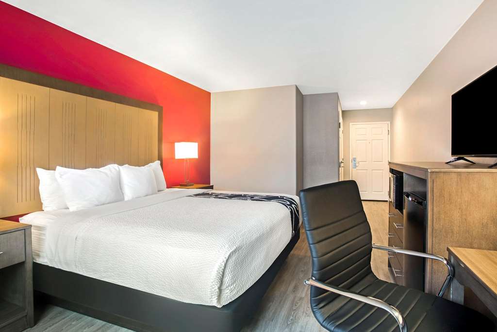 La Quinta Inn & Suites by Wyndham Fort Smith - photo 17