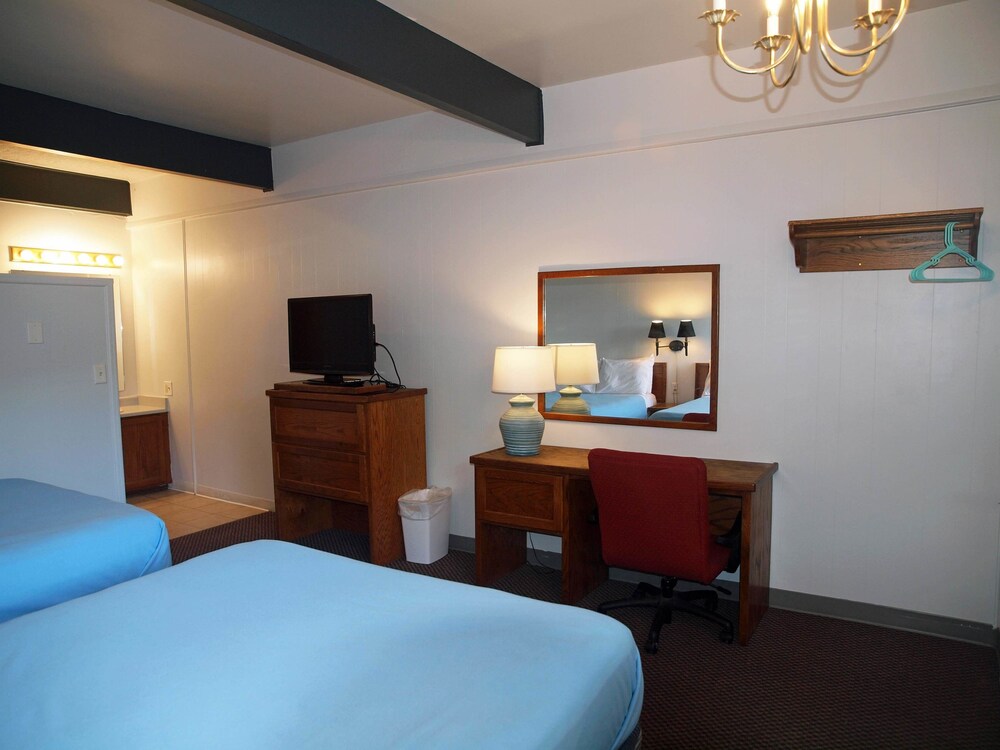 The Oakwood Inn - photo 12