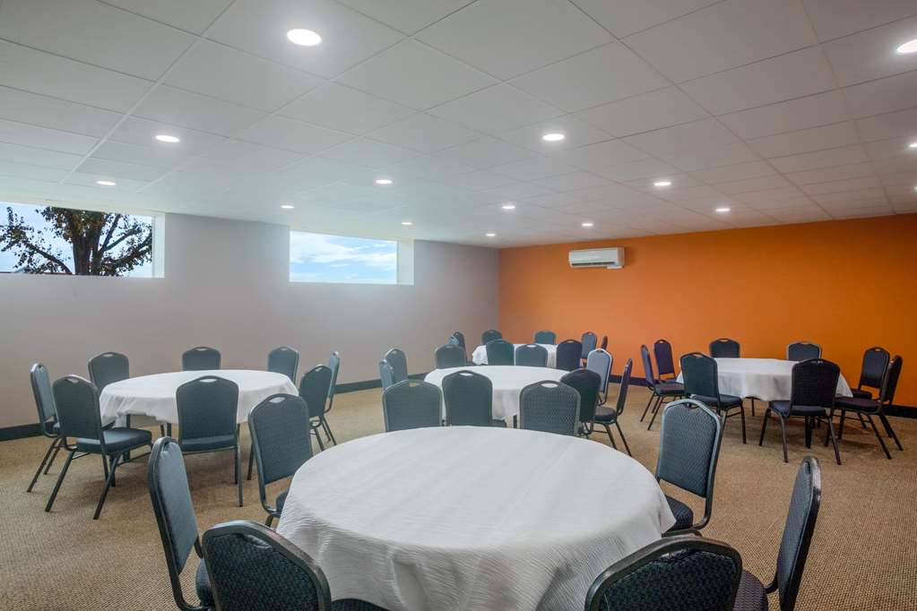 La Quinta Inn & Suites by Wyndham Branson - photo 27