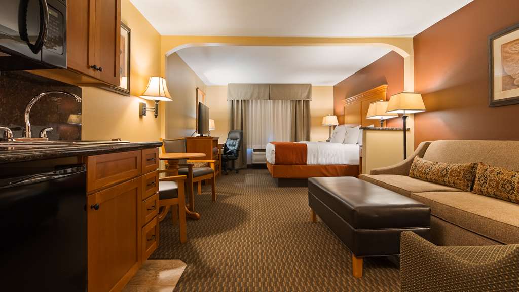 Best Western Plus Deer Park Hotel & Suites - photo 16