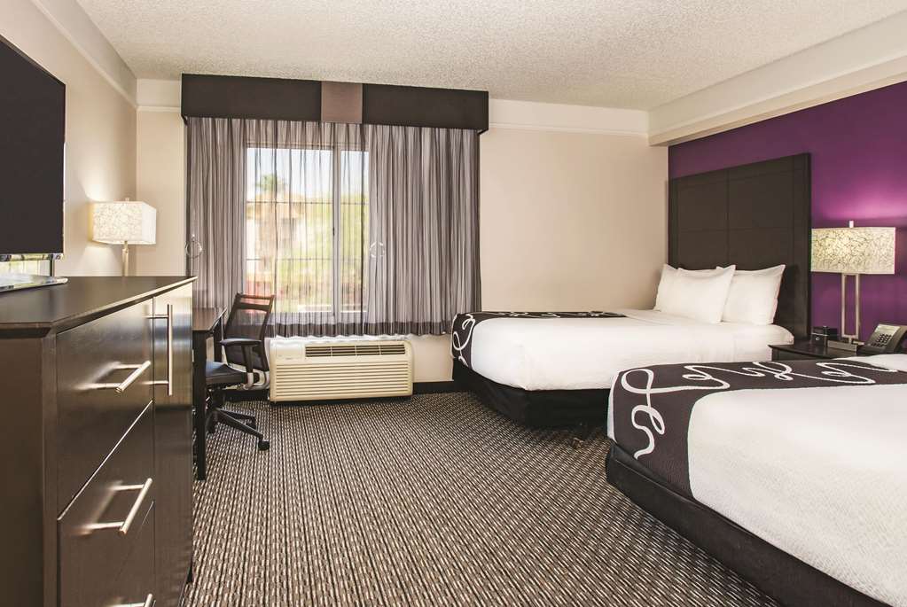 La Quinta Inn & Suites by Wyndham Las Vegas Summerlin Tech - photo 29