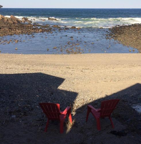 Tide's Edge Oceanfront Condo — 4-Star Luxury Hotel in Ogunquit, United States