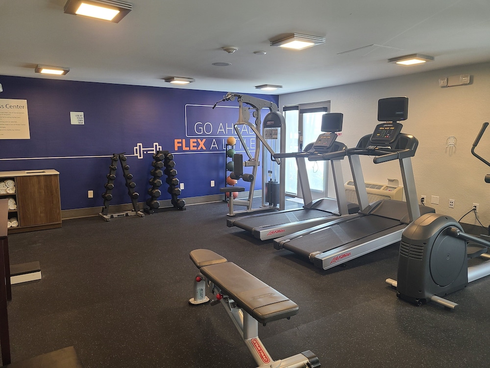 Holiday Inn Express & Suites Ft. Lauderdale N Exec Airport by IHG - photo 36