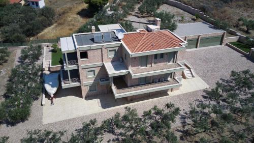 Aphrodite Villa — 4-Star Luxury Hotel in Loutraki, Greece
