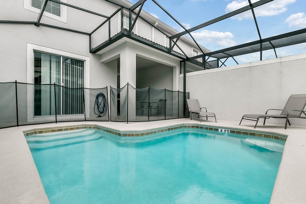 Kissimmee Homes in Storey Lake by ADR — 4-Star Luxury Hotel in Kissimmee, United States