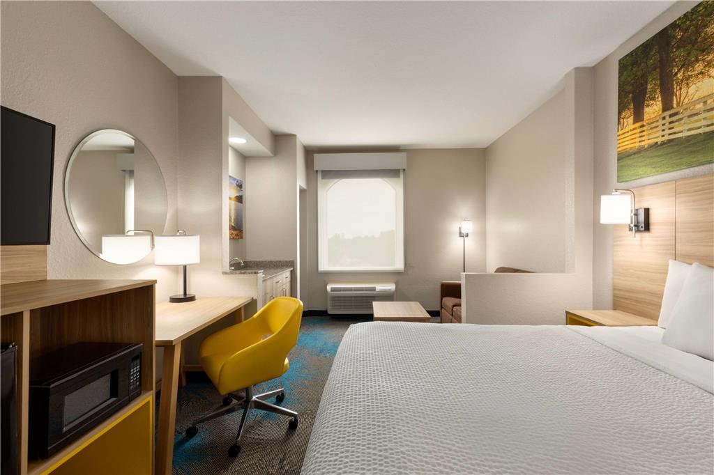 Days Inn & Suites by Wyndham Prattville Montgomery - photo 21