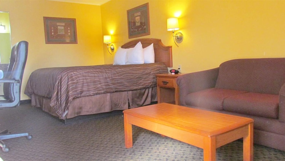 Xecutive Inn and Suites - photo 10