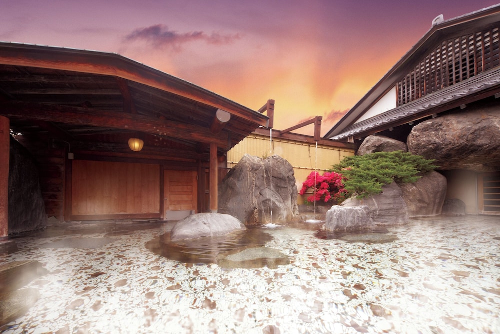 Beautiful Japanese Garden Kagetsu — 4-Star Luxury Hotel in Fuefuki, Japan