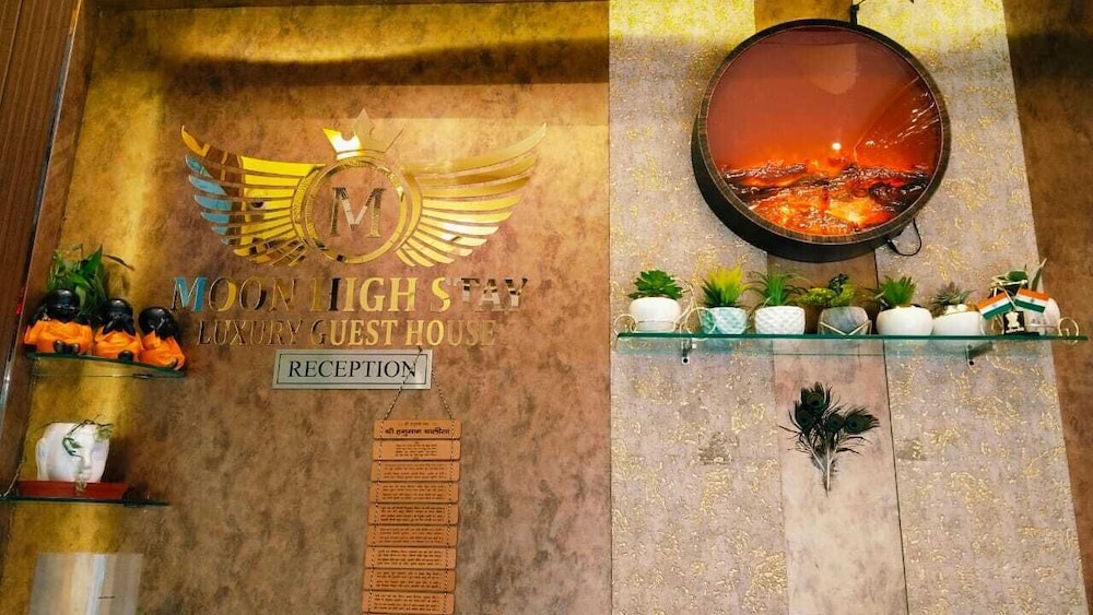 Moon High Stay — Varanasi — photo 4