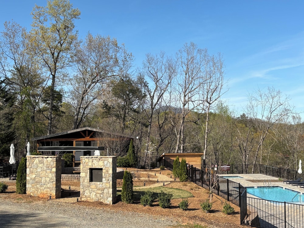 The Shaded Crest in Lake Lure, United States