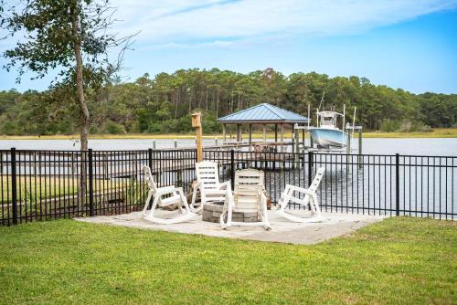 Waterway Haven by Oak Island Accommodations - photo 32