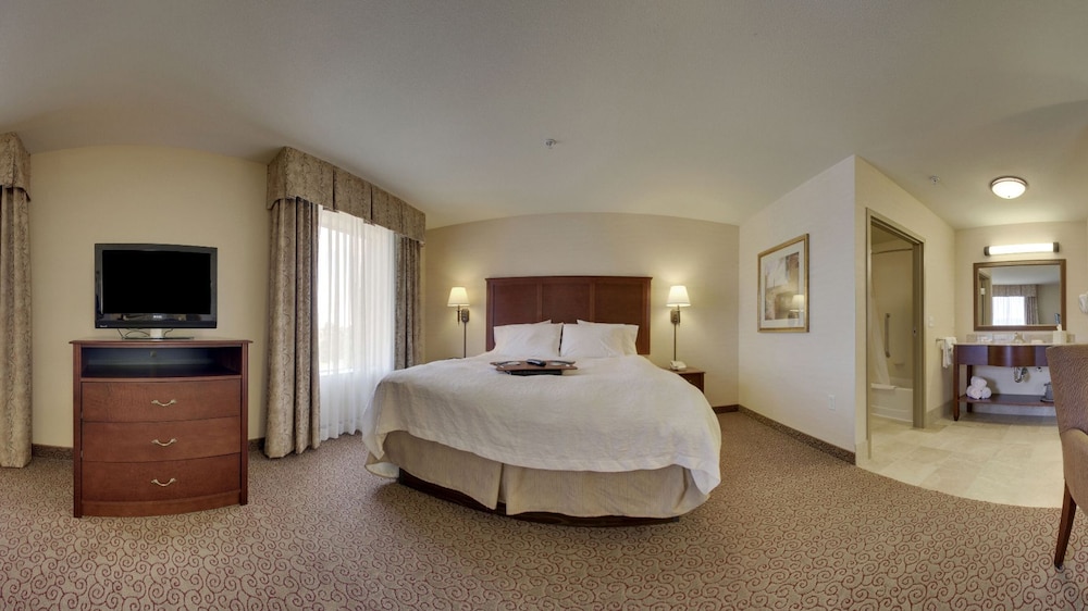 Hampton Inn & Suites West Bend - photo 5