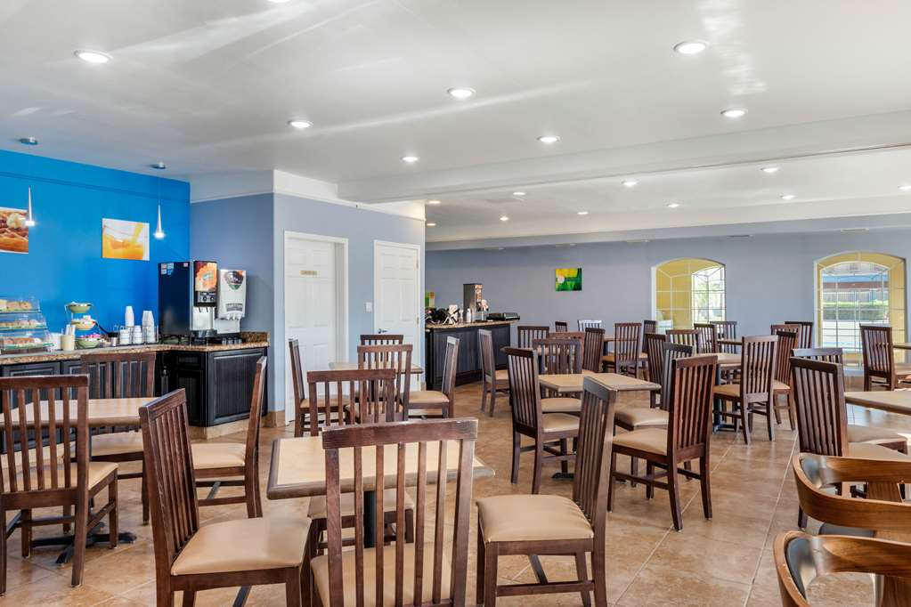 Quality Inn & Suites at The Outlets Mercedes Weslaco - photo 39