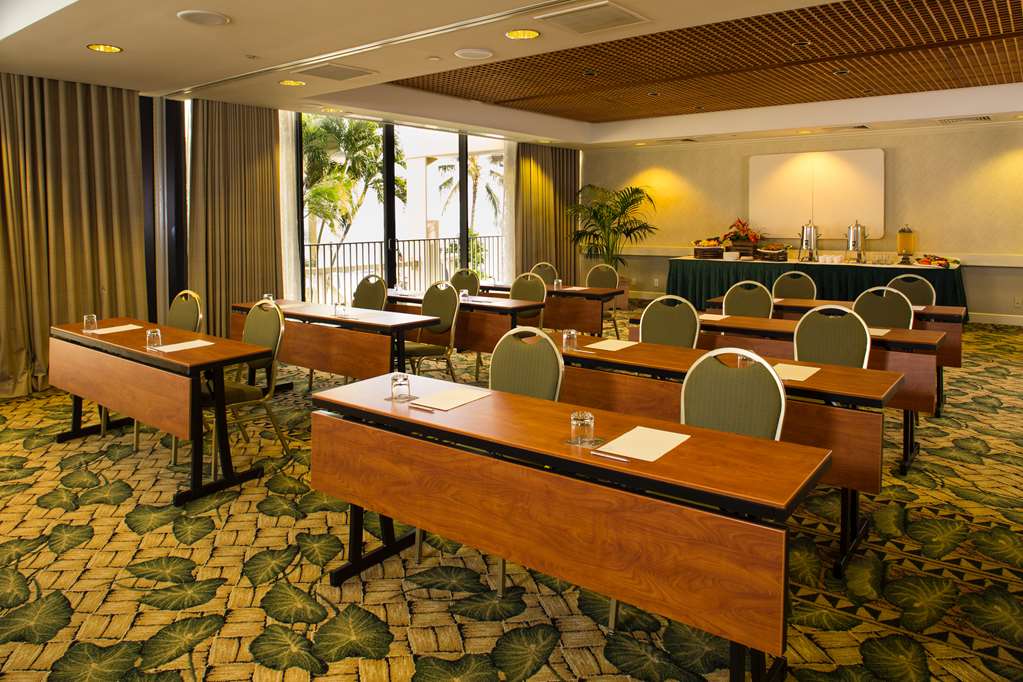 Outrigger Waikiki Beach Resort - photo 46