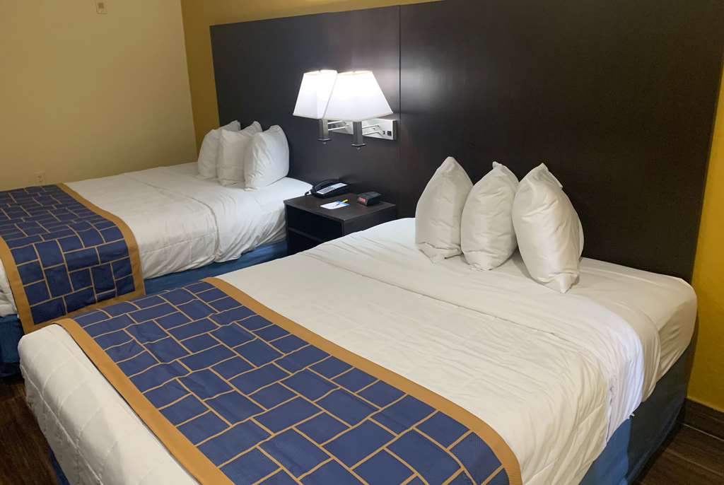 Days Inn & Suites by Wyndham Tampa Raymond James Stadium - photo 20