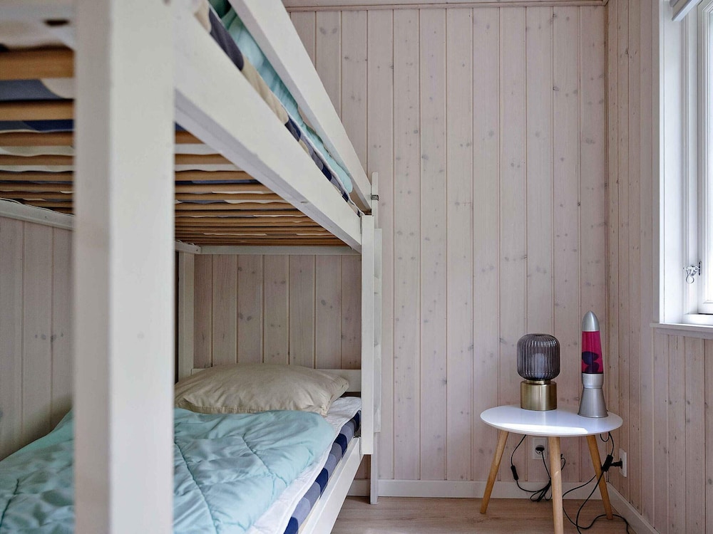 Charmantes Sommerhaus In Der Nähe Eines Fantastischen Sandstrandes — 4-Star Luxury Hotel in Akirkeby, Denmark