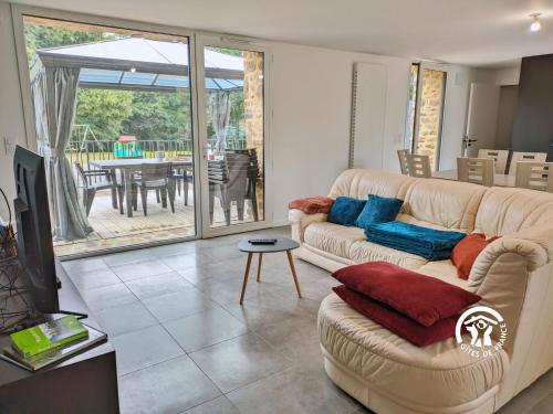 Aranjot - carbon neutral hotel in Andouille