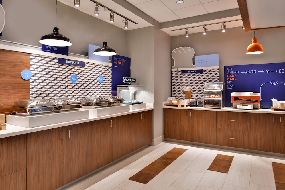 Holiday Inn Express & Suites Marshalltown by IHG - photo 44