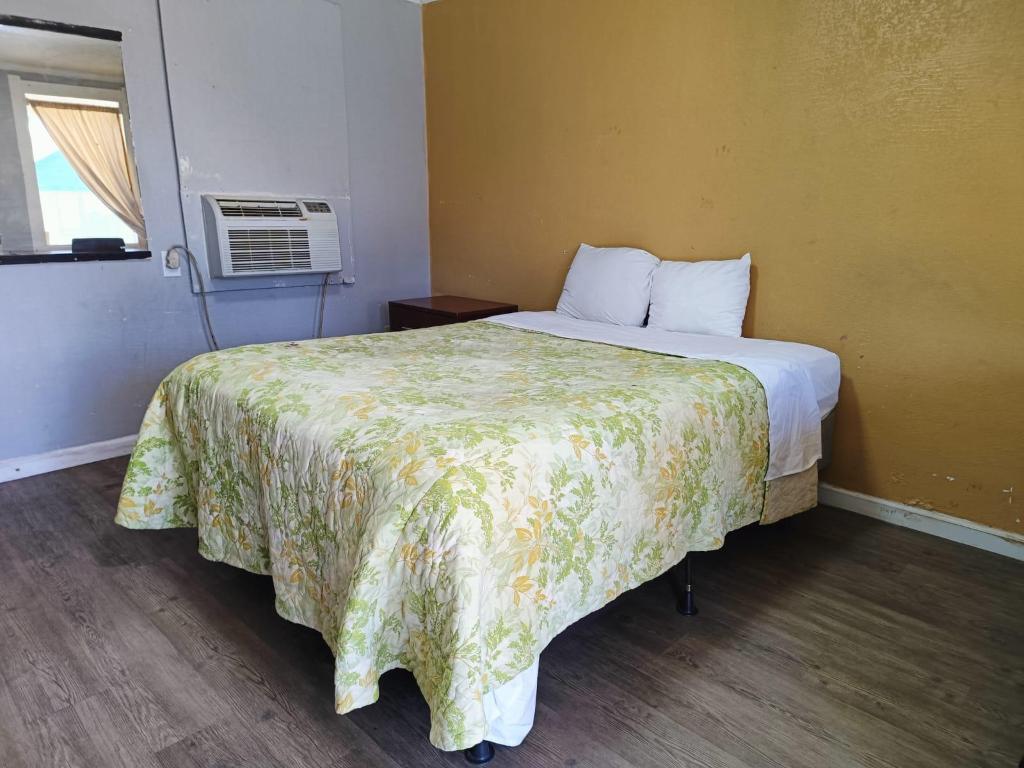 Crown Inn By Oyo Orangeburg Hwy 301 - photo 29