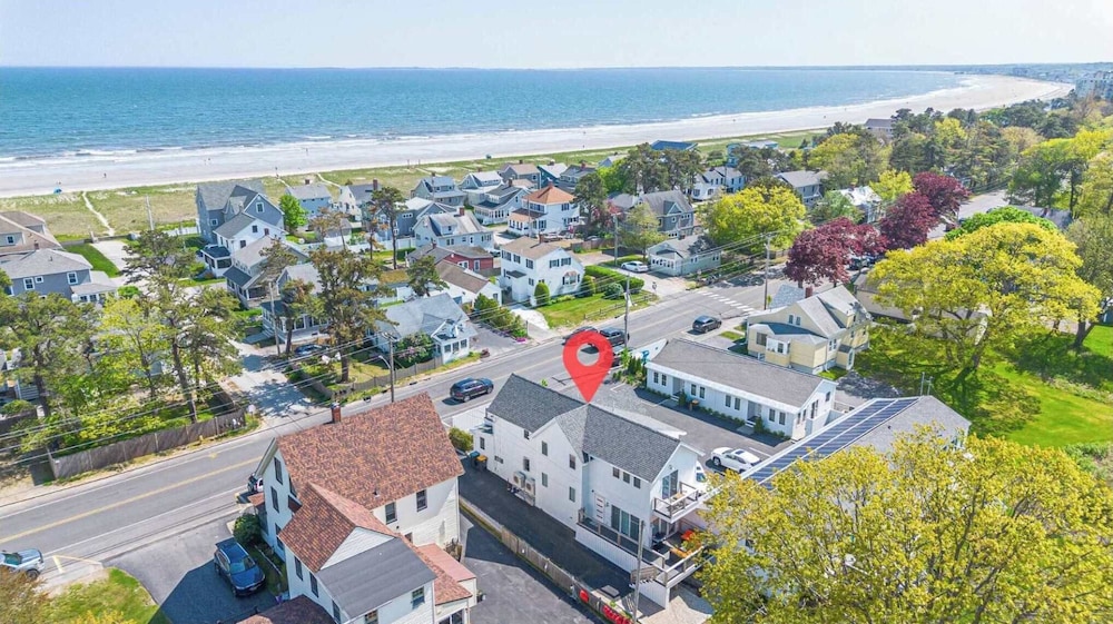Latitude Adjustment Walk to Beach & Dining — 4-Star Luxury Hotel in Scarborough, United States