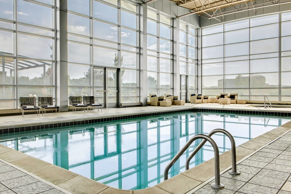 Sheraton Overland Park Hotel at the Convention Center - photo 17