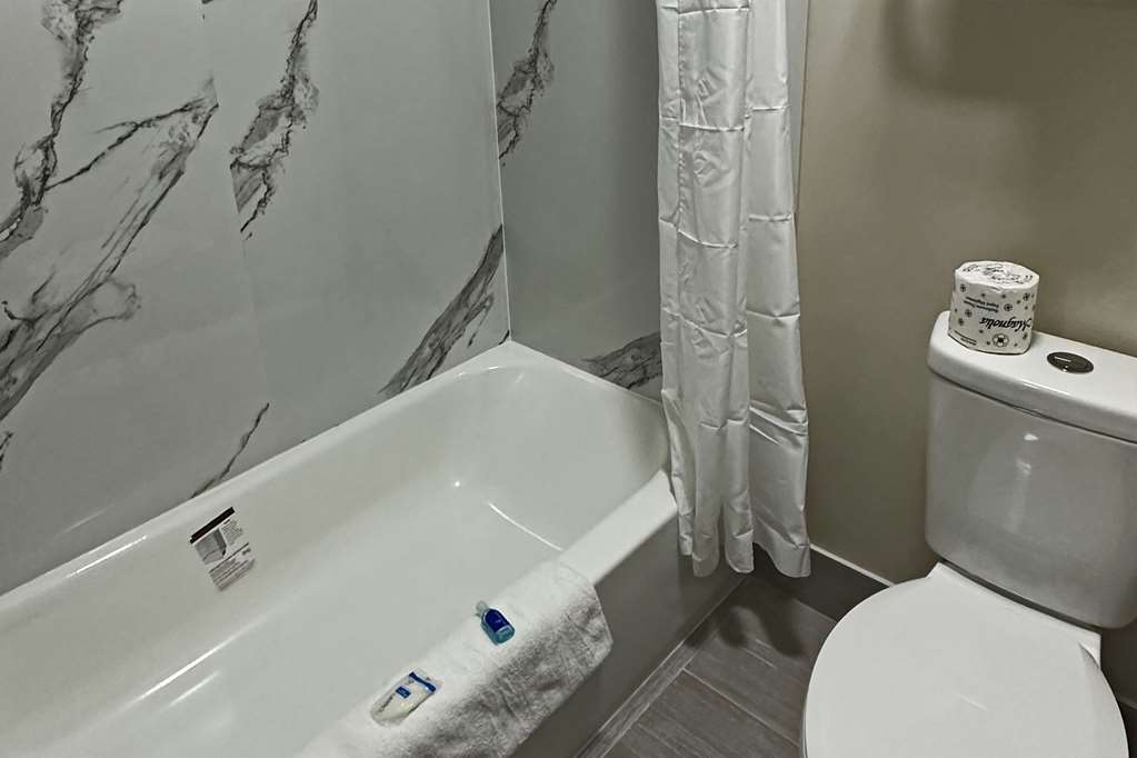 Suburban Studios LaVale Cumberland - photo 26