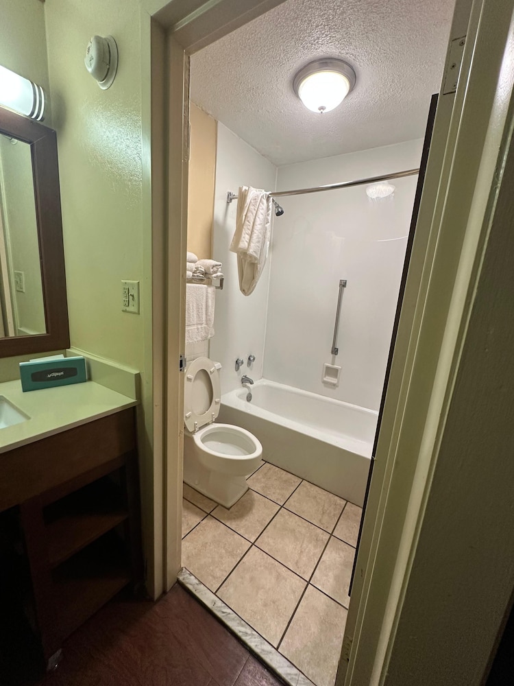 Hotel Red Rose by Townhouse Covington I 64 - photo 56