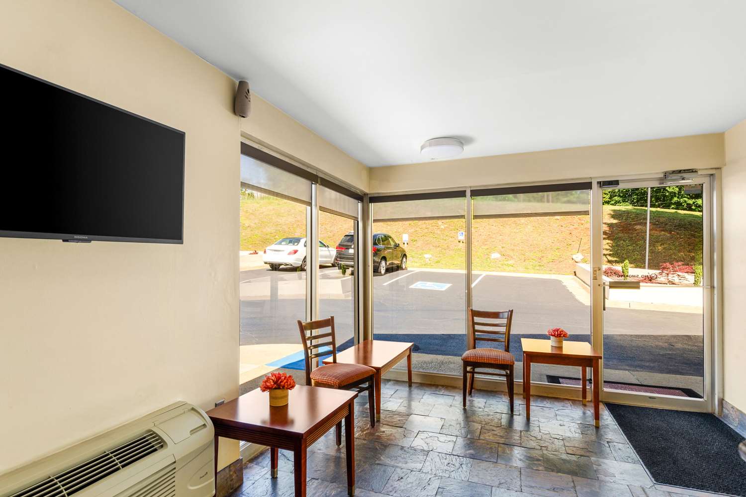 Econo Lodge Lynchburg VA - photo 13