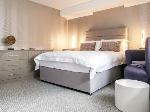 Apartment Eight At Barton Manor Uk39563 — 5-Star Luxury Hotel in Bognor Regis, United Kingdom
