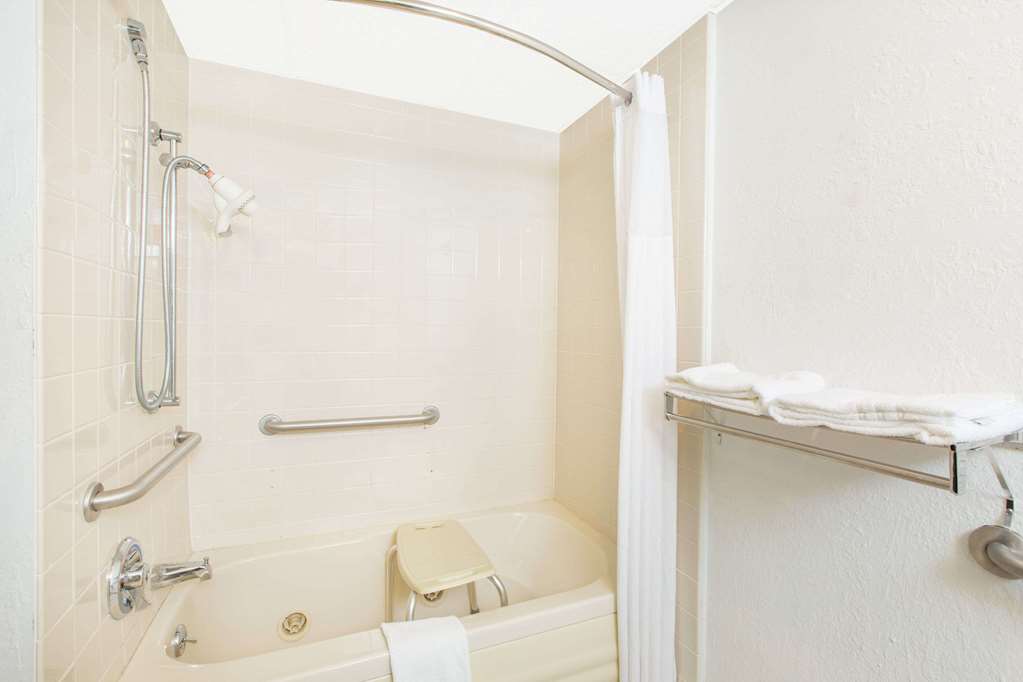Days Inn by Wyndham Effingham - photo 7