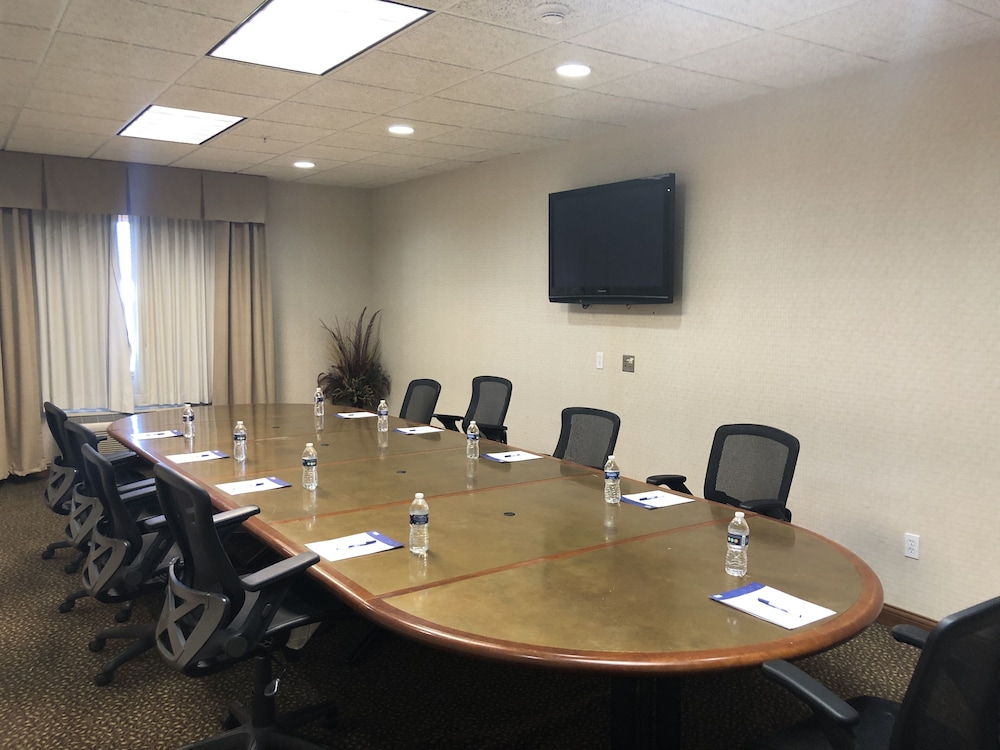 Holiday Inn Express Hotel & Suites Lansing Dimondale by IHG - photo 58