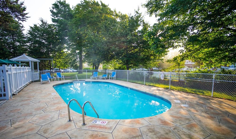 Somerset Inn & Suites - photo 36