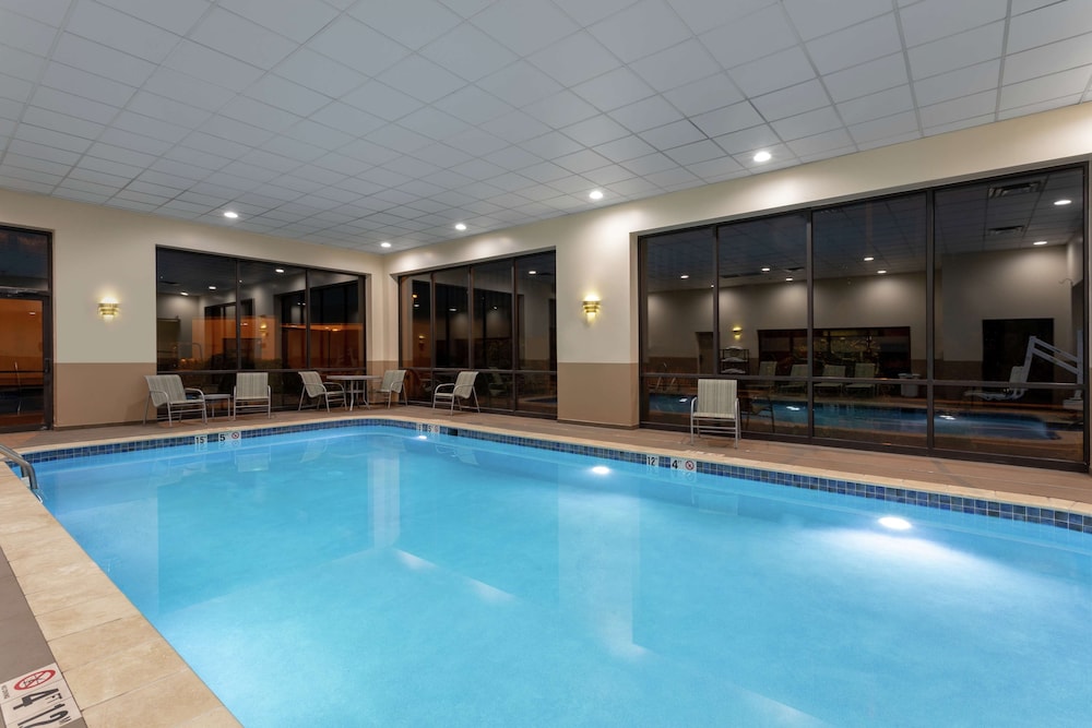 Hampton Inn Bedford - photo 30