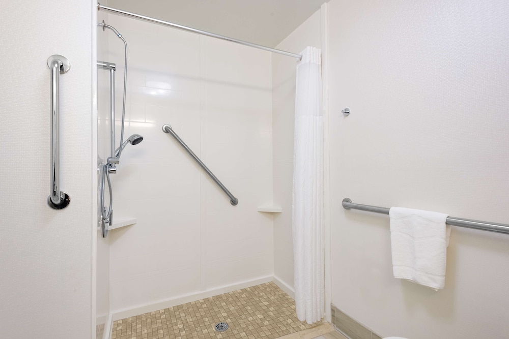 Hampton Inn Mount Airy - photo 31