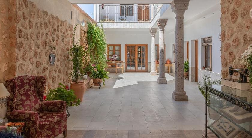 Hotel Rural Sisapo — 4-Star Luxury Hotel in Almodovar Del Campo, Spain