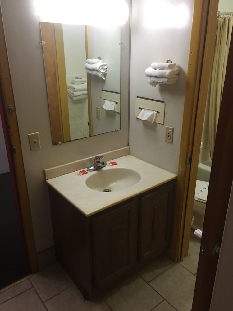 Grapevine Inn - photo 18